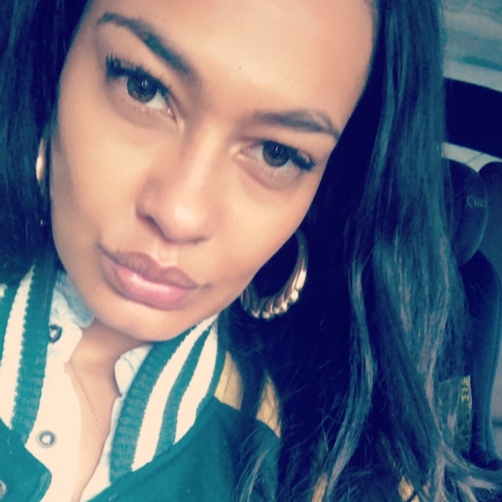 Meet your Posher, Adrianne